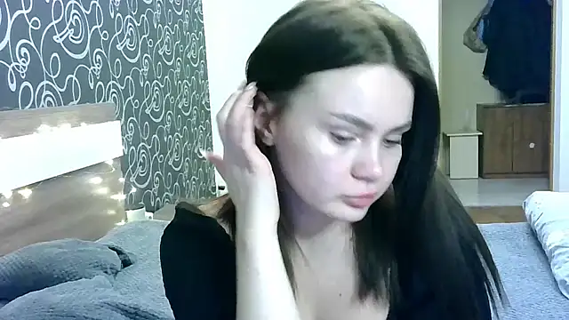 Bonny Candy online show from November 10, 2:00 pm