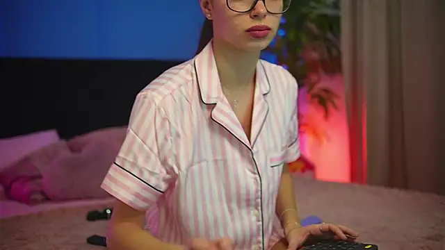 alexxisrae online show from November 5, 4:04 am