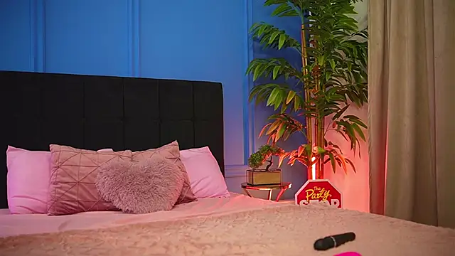 alexxisrae online show from November 12, 4:05 am