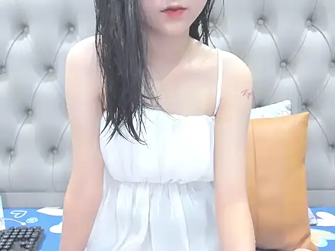 Snapshot of _ly__ chatting on October 6, 4:19 pm ly online show from October 6, 4:19 pm
