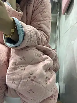 Snapshot of cgooh-611 chatting on December 1, 1:06 am cgooh-611 online show from December 1, 1:06 am