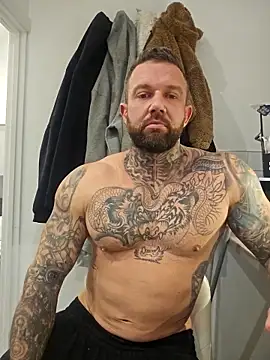 tattedmuscle1 online show from November 16, 3:28 pm