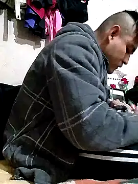 Snapshot of Juancho1R chatting on December 3, 4:13 am Juancho1R online show from December 3, 4:13 am