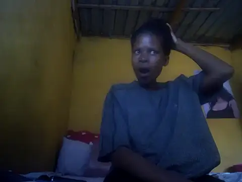 Snapshot of Caramelchick01 chatting on October 17, 5:33 am Caramelchick01 online show from October 17, 5:33 am