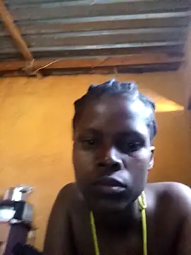 Snapshot of Caramelchick01 chatting on October 8, 7:21 am Caramelchick01 online show from October 8, 7:21 am