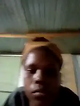 Snapshot of Caramelchick01 chatting on October 17, 8:43 pm Caramelchick01 online show from October 17, 8:43 pm