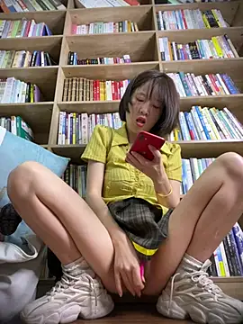 littleqiu online show from June 15, 11:59 pm