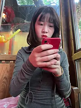 littleqiu online show from May 3, 9:25 am