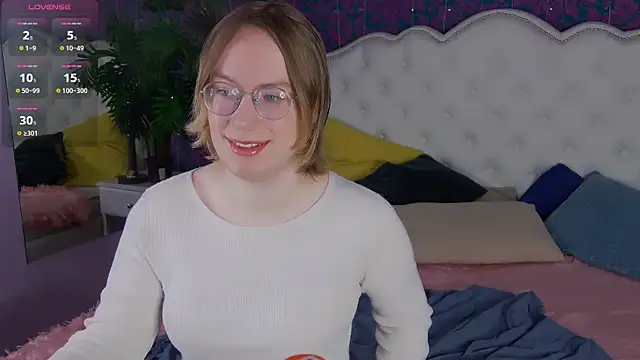 Snapshot of Amanda_Butlerr chatting on April 8, 11:01 am Amanda Butlerr online show from April 8, 11:01 am