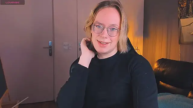 Amanda Butlerr online show from November 1, 9:47 am