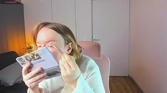 Snapshot of Amanda_Butlerr chatting on April 2, 2:24 pm Amanda Butlerr online show from April 2, 2:24 pm