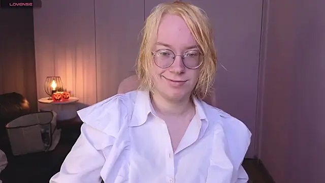 Amanda Butlerr online show from May 28, 1:17 pm