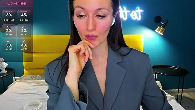 Joan Nelson online show from January 18, 2:15 am