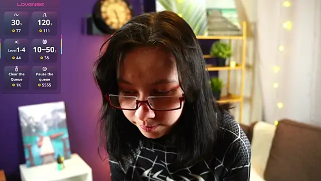 Snapshot of SuzanneHowse chatting on February 18, 4:25 pm SuzanneHowse online show from February 18, 4:25 pm