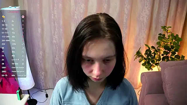 Snapshot of SuzanneHowse chatting on February 9, 4:05 pm SuzanneHowse online show from February 9, 4:05 pm