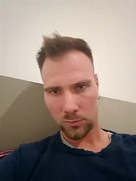 mrlyuis online show from October 2, 8:01 pm