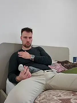 Snapshot of mrlyuis chatting on January 14, 11:58 am mrlyuis online show from January 14, 11:58 am