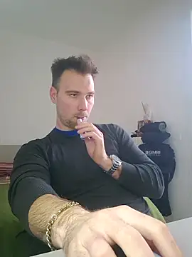 Snapshot of mrlyuis chatting on December 22, 10:26 am mrlyuis online show from December 22, 10:26 am