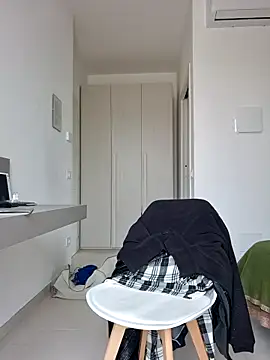 mrlyuis online show from February 25, 1:11 pm