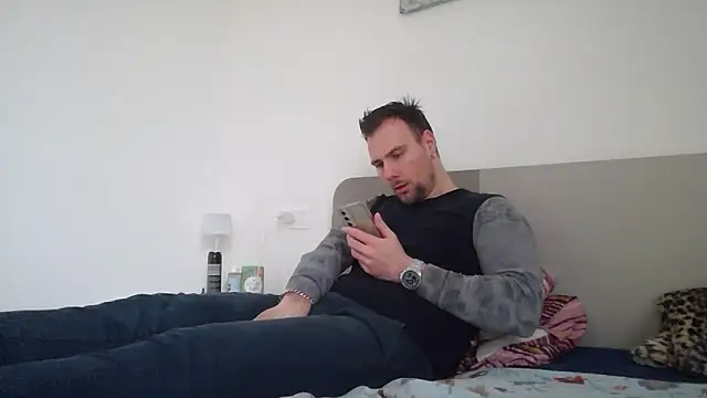 mrlyuis online show from February 7, 1:41 pm