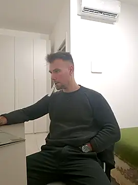 Snapshot of mrlyuis chatting on December 4, 8:19 pm mrlyuis online show from December 4, 8:19 pm