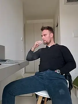 Snapshot of mrlyuis chatting on December 17, 12:54 pm mrlyuis online show from December 17, 12:54 pm