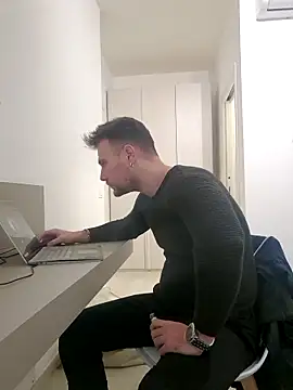 Snapshot of mrlyuis chatting on December 18, 3:16 pm mrlyuis online show from December 18, 3:16 pm