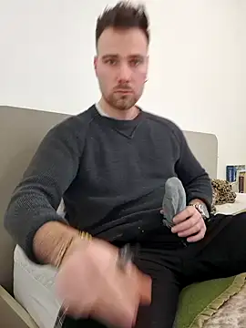 Snapshot of mrlyuis chatting on January 12, 12:12 pm mrlyuis online show from January 12, 12:12 pm