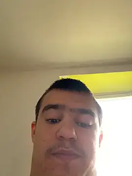 Snapshot of pussyhunter323557 chatting on November 5, 8:50 am pussyhunter323557 online show from November 5, 8:50 am