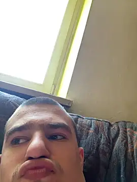 Snapshot of pussyhunter323557 chatting on September 20, 11:37 am pussyhunter323557 online show from September 20, 11:37 am