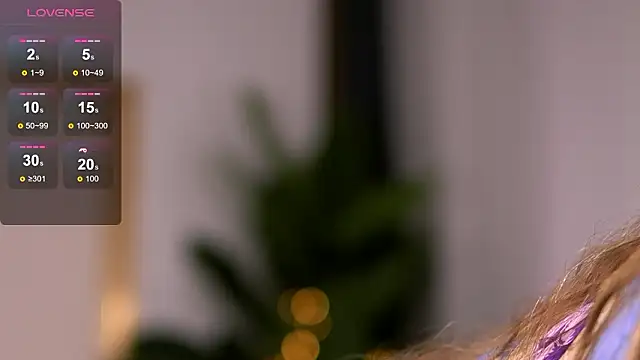 RebeccaRese online show from March 13, 9:36 am