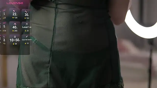 RebeccaRese online show from March 12, 9:02 am