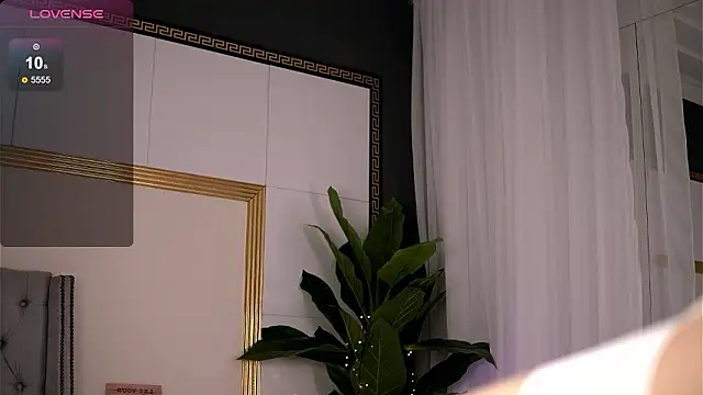 RebeccaRese online show from March 10, 9:24 am