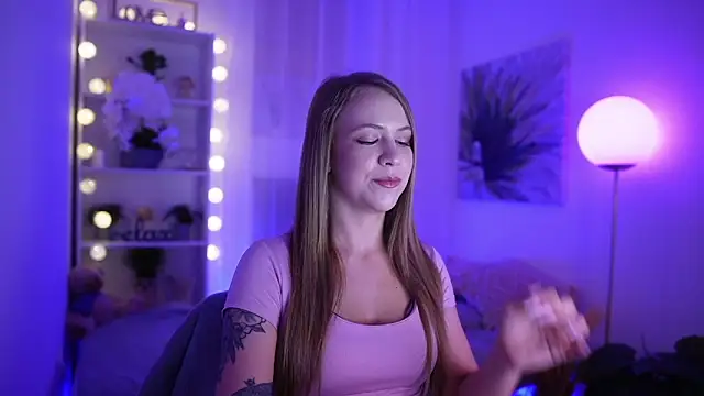 Snapshot of Cindy_Grey chatting on September 21, 6:24 pm Cindy Grey online show from September 21, 6:24 pm