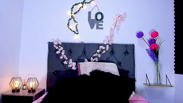 SagiraBelle online show from January 6, 4:33 pm