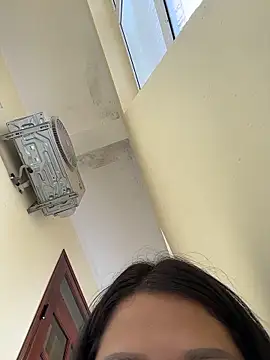 thaoyeuuu online show from November 2, 5:12 am