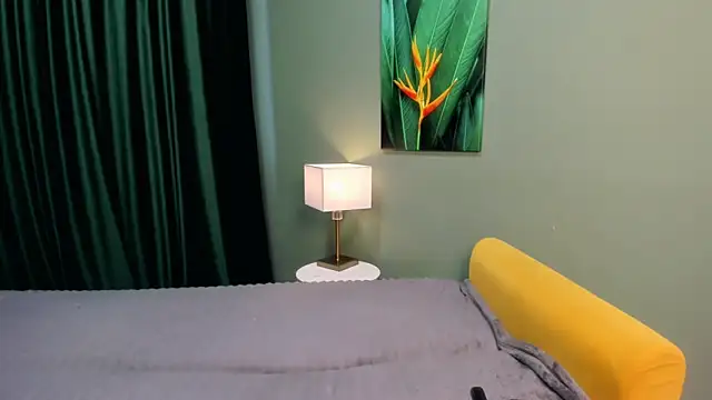 Snapshot of EllenLamb chatting on June 18, 6:45 am EllenLamb online show from June 18, 6:45 am