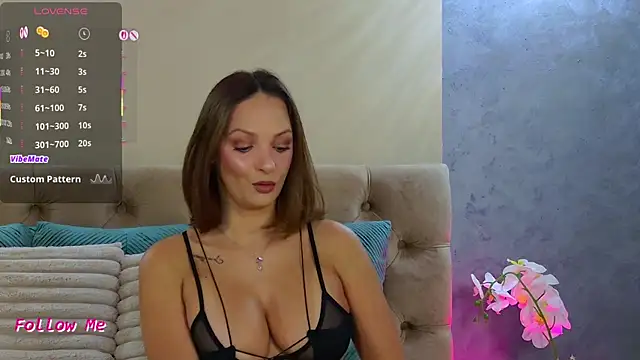 LaraQ online show from September 13, 5:07 am