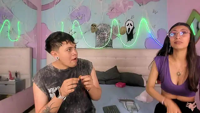 Ethan N Abby online show from October 17, 7:37 pm
