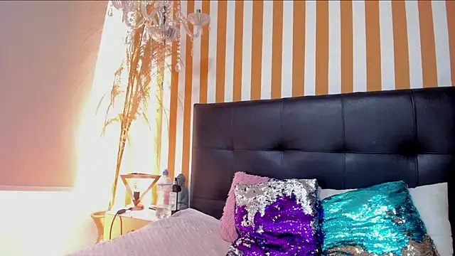 LunaToledo online show from January 5, 5:27 pm