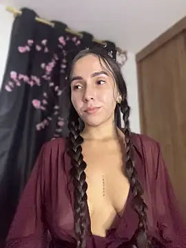 Snapshot of Scarlett05 chatting on July 5, 1:32 am Scarlett05 online show from July 5, 1:32 am