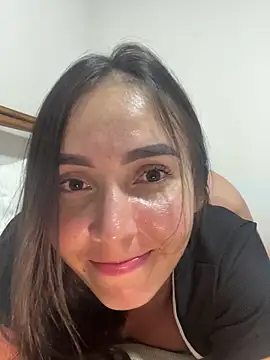 Snapshot of Scarlett05 chatting on November 18, 1:21 am Scarlett05 online show from November 18, 1:21 am