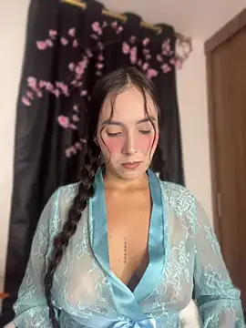 Snapshot of Scarlett05 chatting on June 19, 2:17 am Scarlett05 online show from June 19, 2:17 am