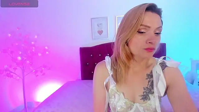 Snapshot of scarlett_blake11 chatting on October 7, 5:41 am scarlett blake11 online show from October 7, 5:41 am