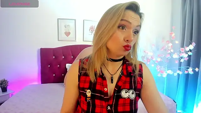 Snapshot of scarlett_blake11 chatting on October 15, 4:55 am scarlett blake11 online show from October 15, 4:55 am