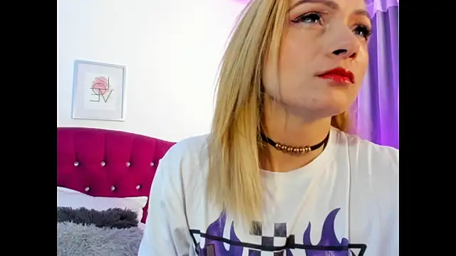 Snapshot of scarlett_blake11 chatting on September 18, 4:59 am scarlett blake11 online show from September 18, 4:59 am