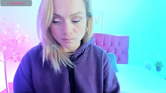 Snapshot of scarlett_blake11 chatting on October 3, 4:36 am scarlett blake11 online show from October 3, 4:36 am