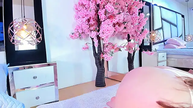 TessaCooper1 online show from November 20, 9:15 pm