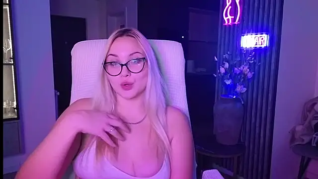 Snapshot of adrelaxina chatting on November 12, 1:54 am adrelaxina online show from November 12, 1:54 am