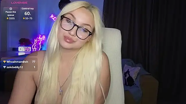 Snapshot of adrelaxina chatting on July 11, 8:20 pm adrelaxina online show from July 11, 8:20 pm